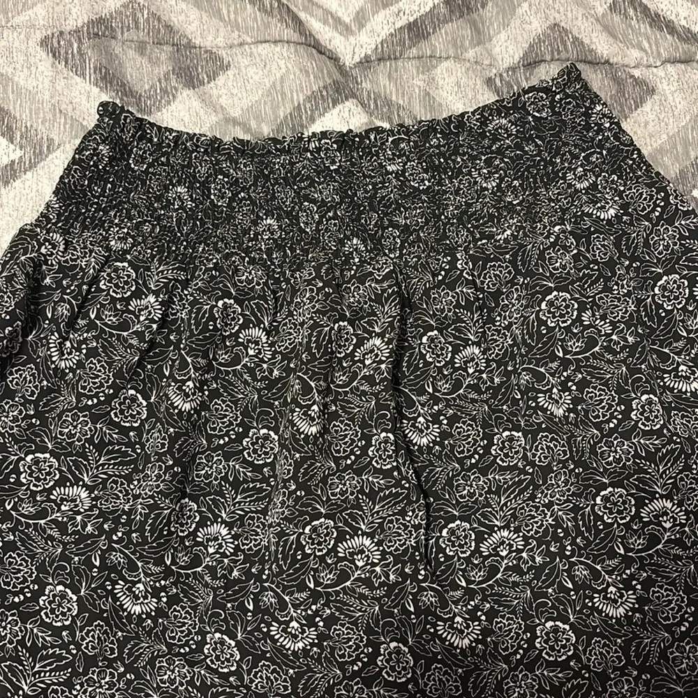 NWOT Dex Gathered Hem Floral Mini Skirt